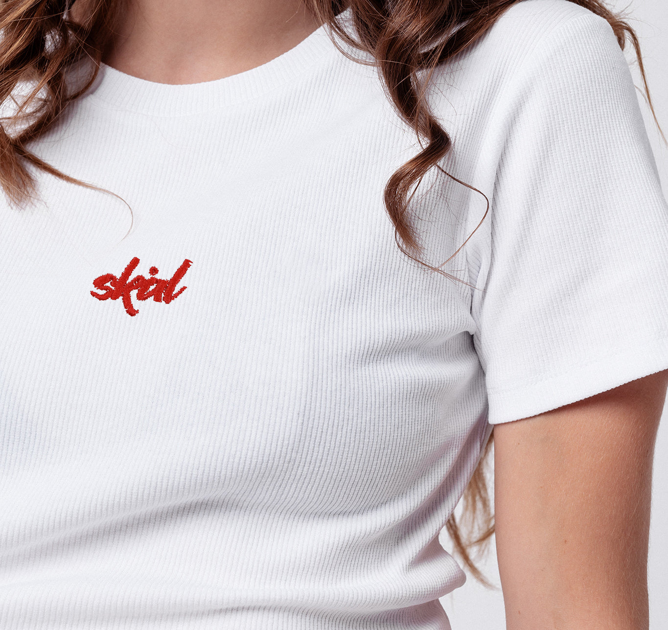 Cheers Collection | Besticktes Bio Baumwoll Cropped T-Shirt