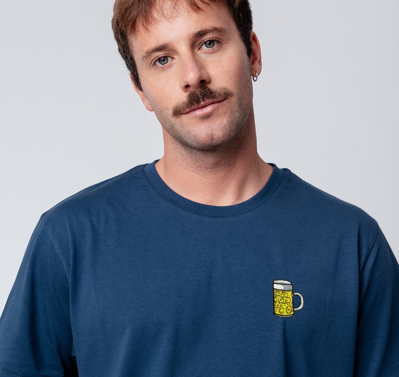 Maßkrug | Besticktes Bio Baumwoll Unisex T-Shirt