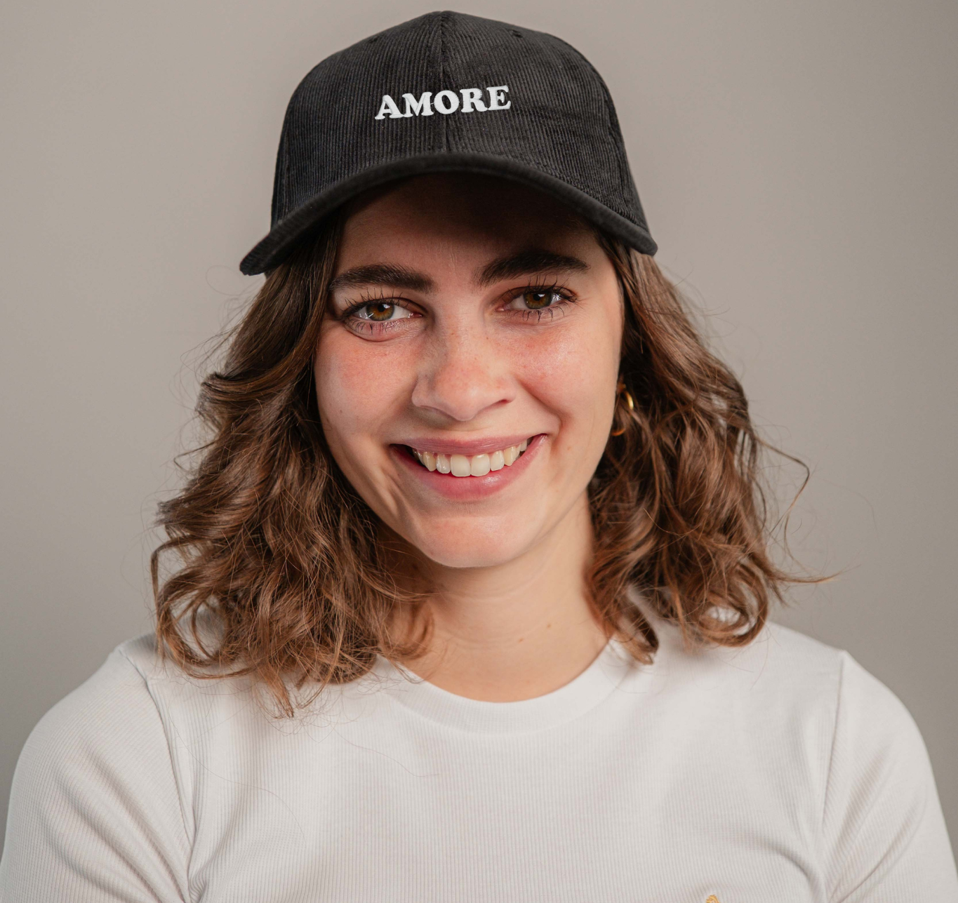 Amore | Bestickte Bio Baumwoll Cord Cap