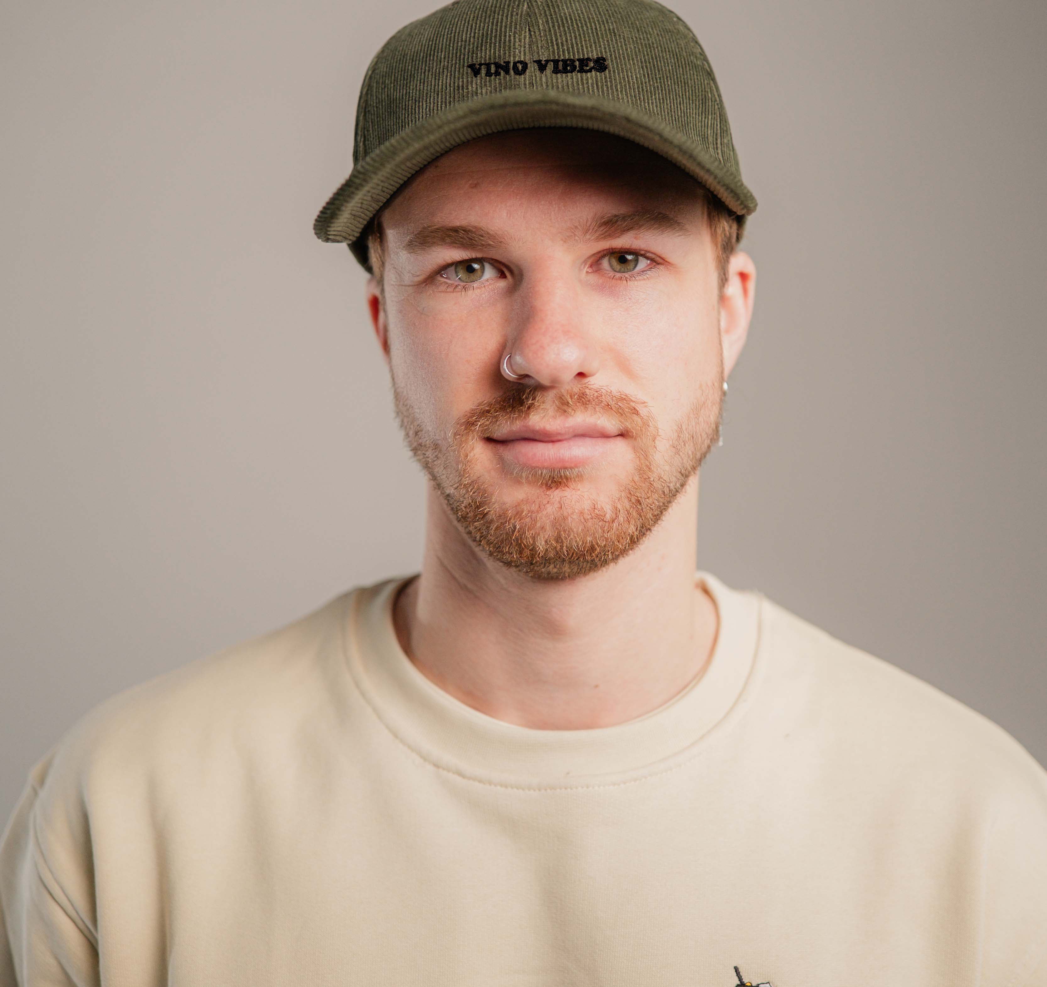 Vino Vibes | Bestickte Bio Baumwoll Cord Cap