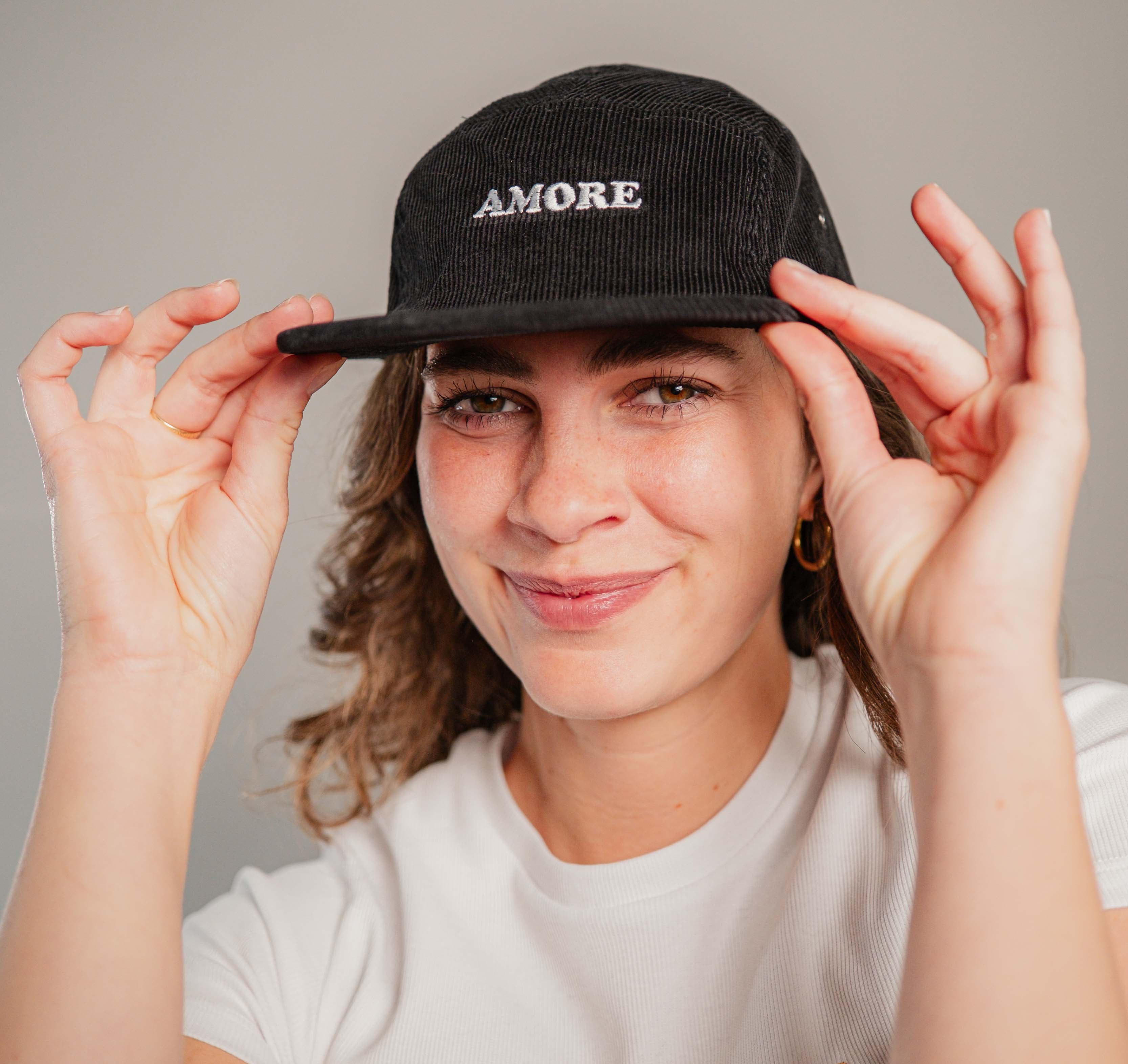 Amore | Bestickte Bio Baumwoll Cord Cap
