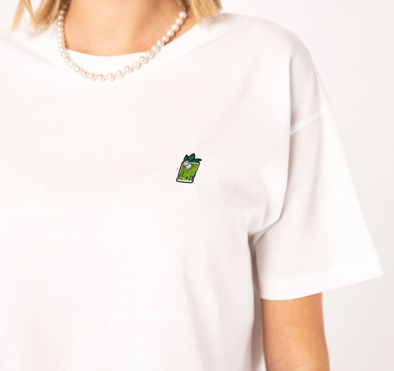 Gin Basil Smash | Besticktes Bio Baumwoll Cropped T-Shirt
