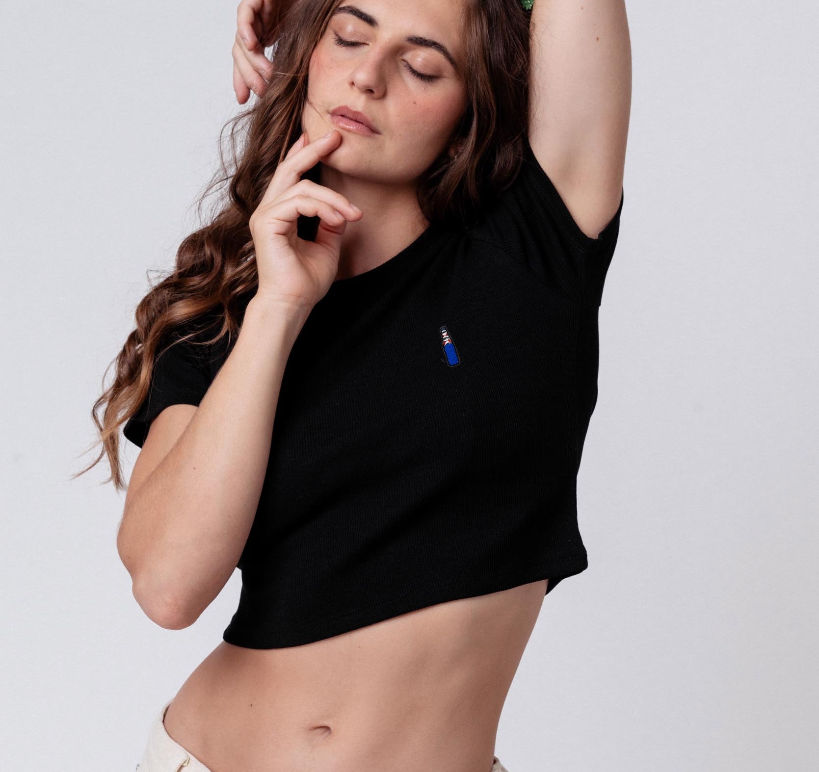 blanc 1664 | Besticktes Bio Baumwoll Cropped T-Shirt