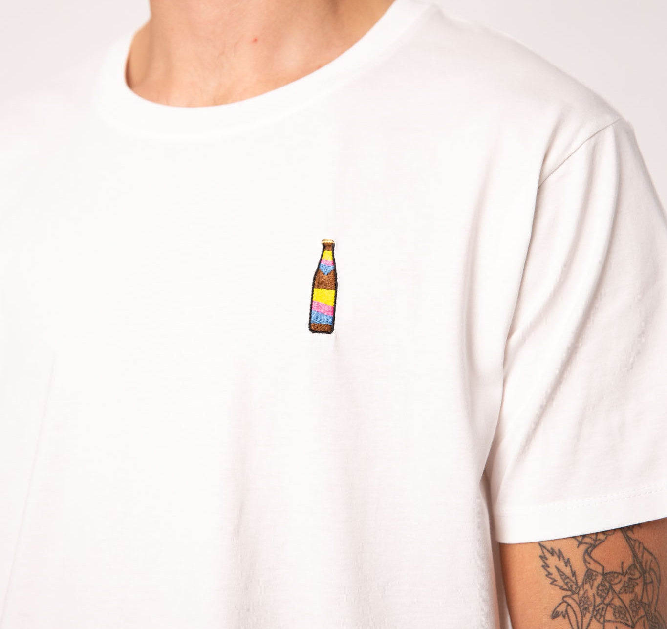 Cola Mix | Geborduurd Unisex T-shirt van organisch katoen