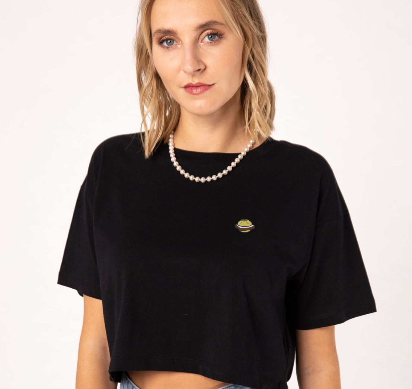 Leberkassemmel | Besticktes Bio Baumwoll Cropped T-Shirt