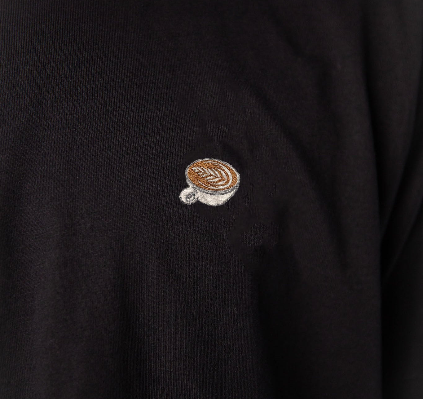 Flat White | Besticktes Bio Baumwoll Unisex T-Shirt