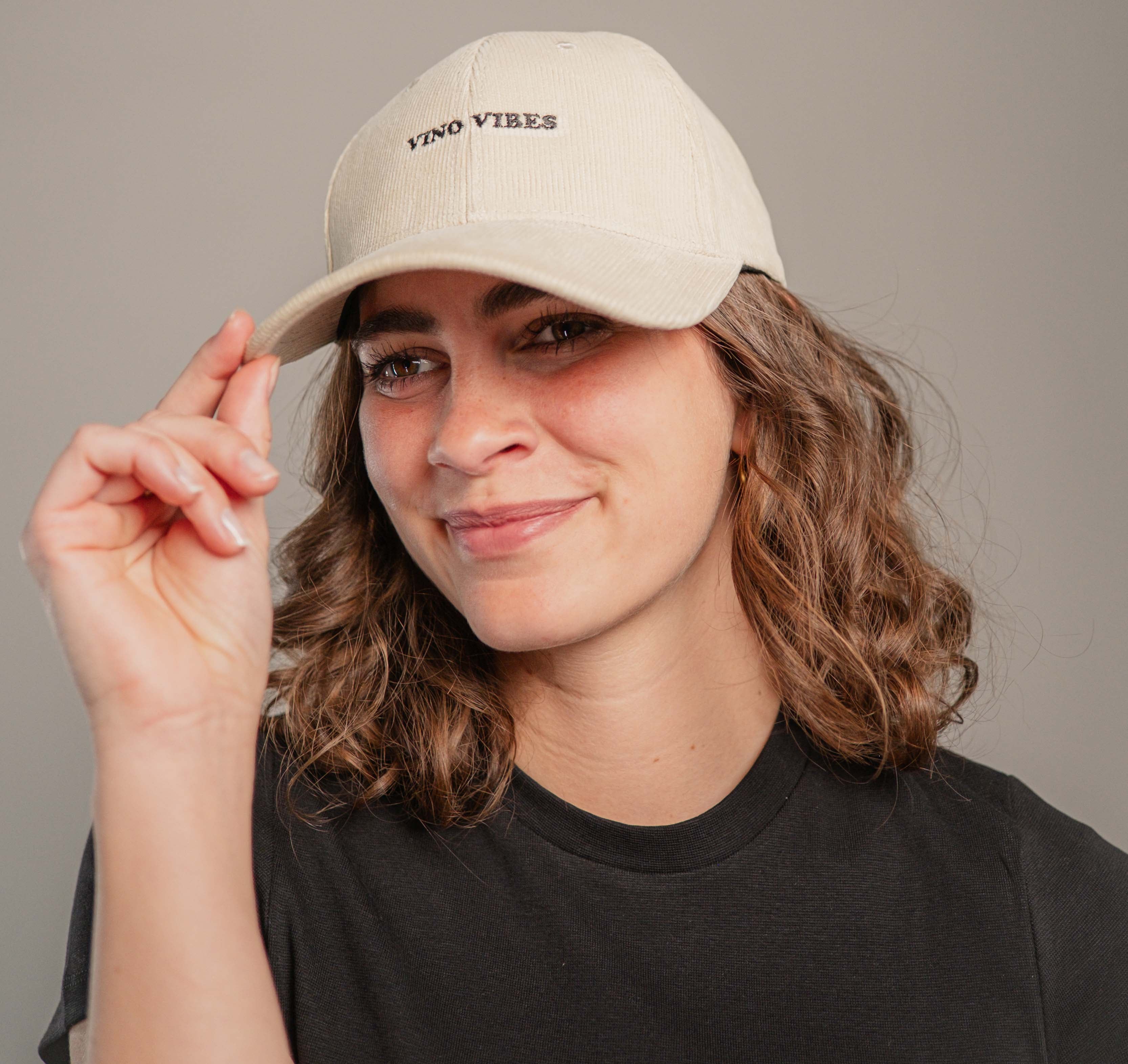 Vino Vibes | Bestickte Bio Baumwoll Cord Cap