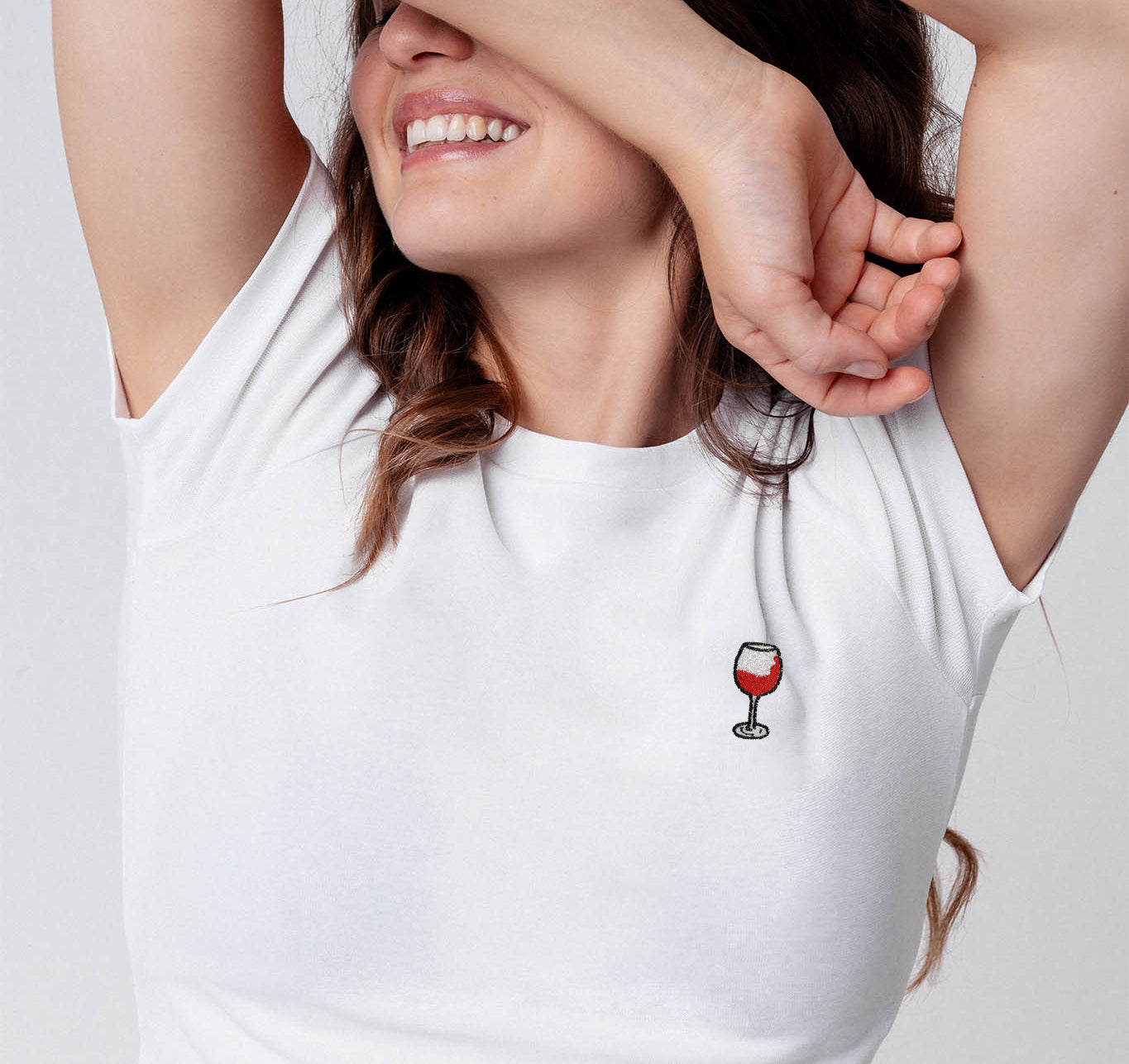 Glaserl Rotwein | Besticktes Bio Baumwoll Cropped T-Shirt