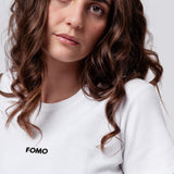 Fomo | Besticktes Bio Baumwoll Cropped T-Shirt