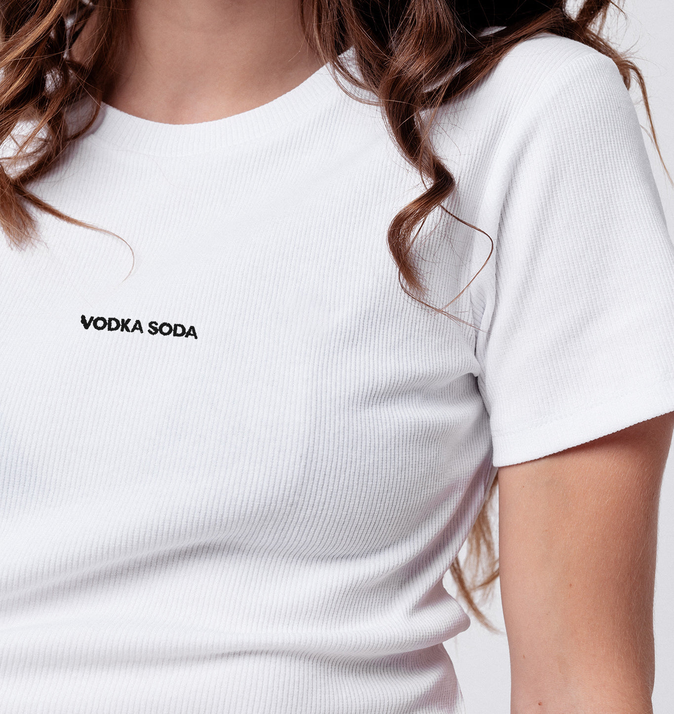 Vodka Soda | Besticktes Bio Baumwoll Cropped T-Shirt