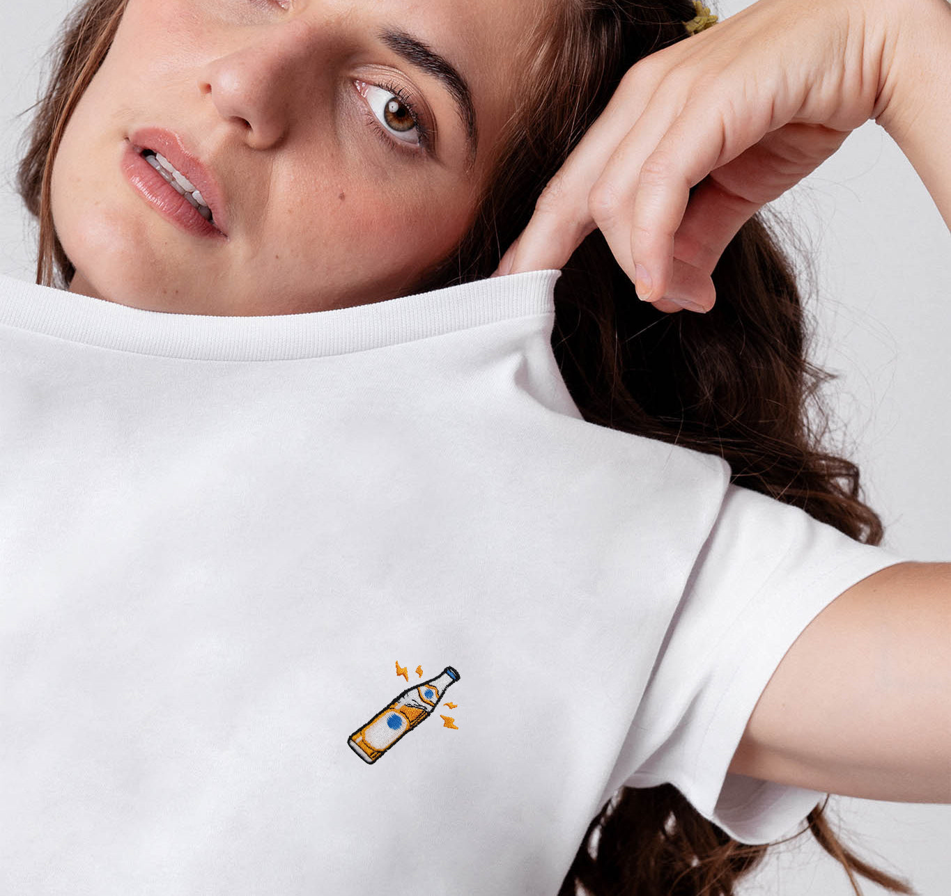 Mate | Besticktes Bio Baumwoll Frauen T-Shirt
