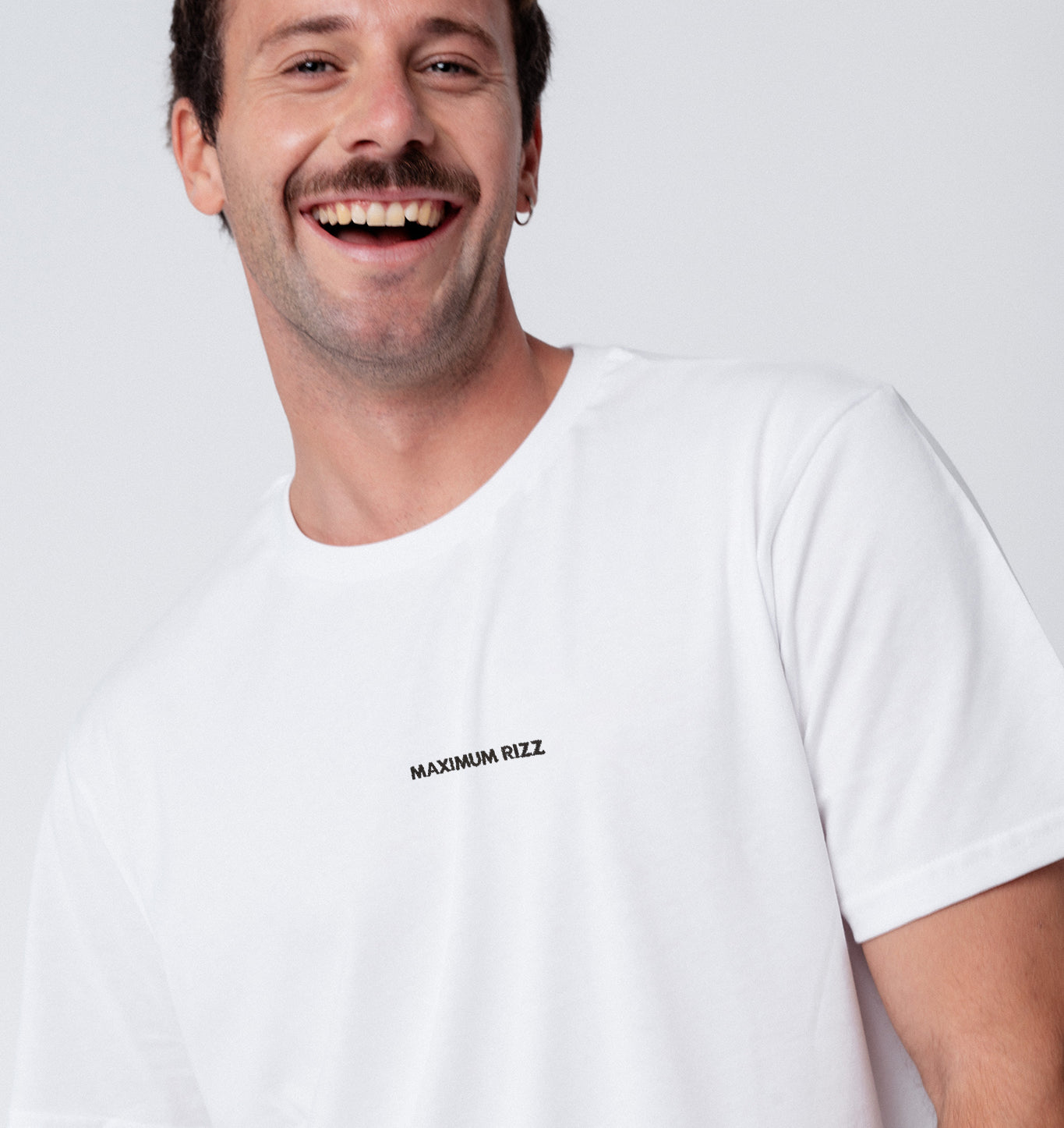 Maximum Rizz | Besticktes Unisex Bio Baumwoll T-Shirt