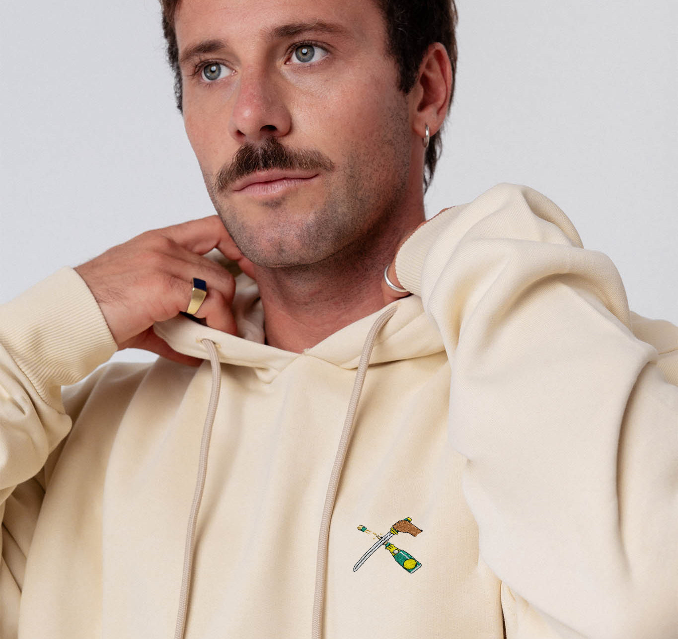 Champagnersäbel | Bestickter Bio-Baumwoll Unisex Hoodie