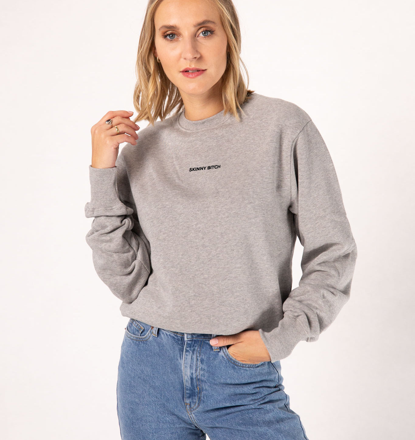 Skinny Bitch | Geborduurde trui van biologisch katoen voor dames