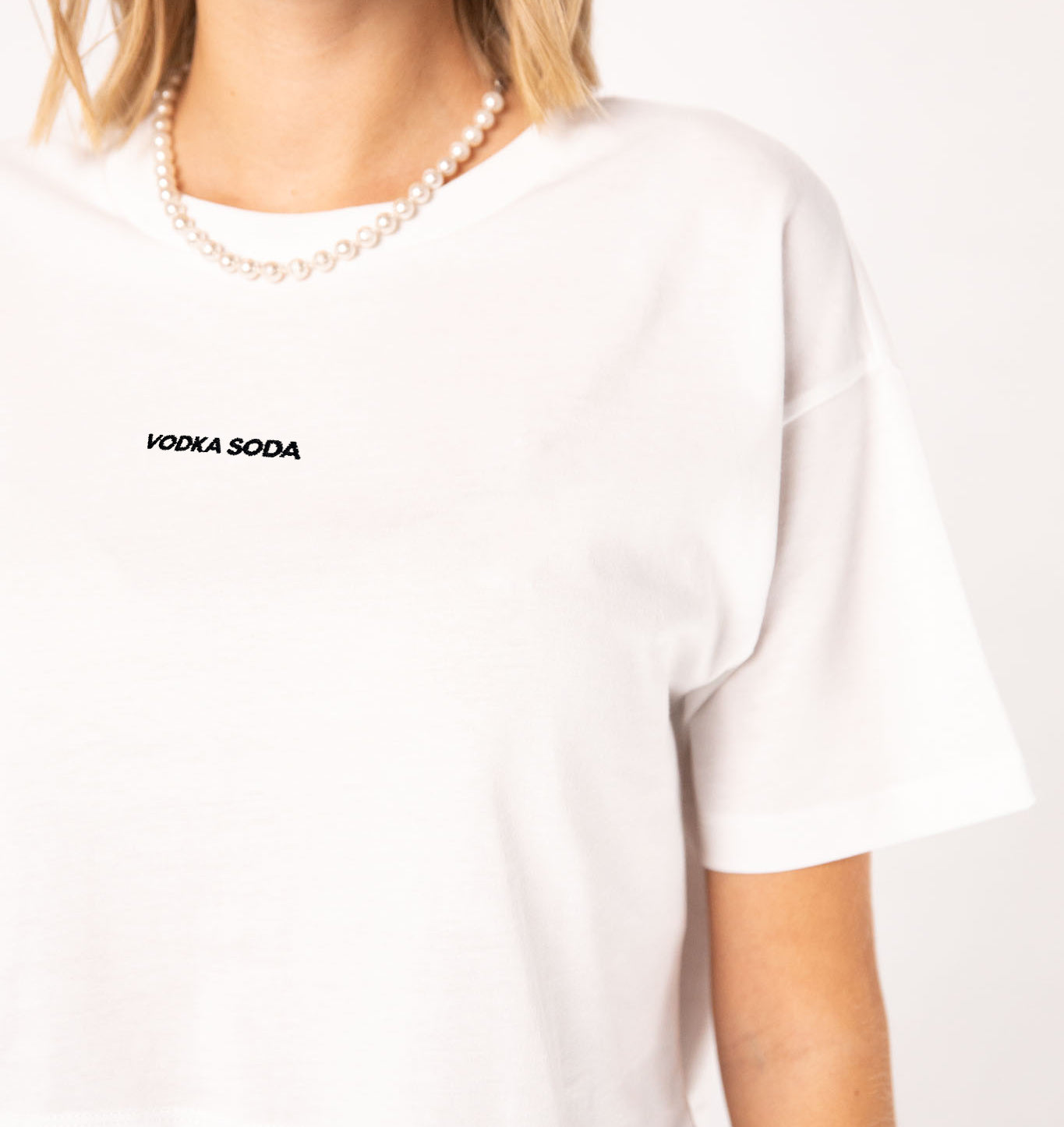 Vodka Soda | Besticktes Bio Baumwoll Cropped T-Shirt