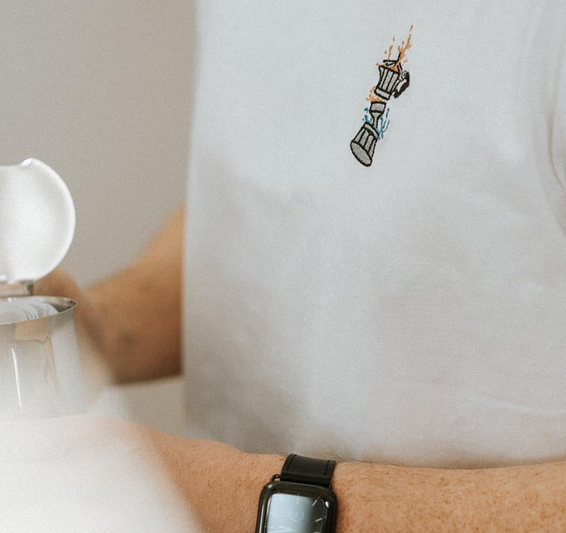 Espressokocher Boom | Besticktes Organic Bio Baumwoll Unisex T-Shirt