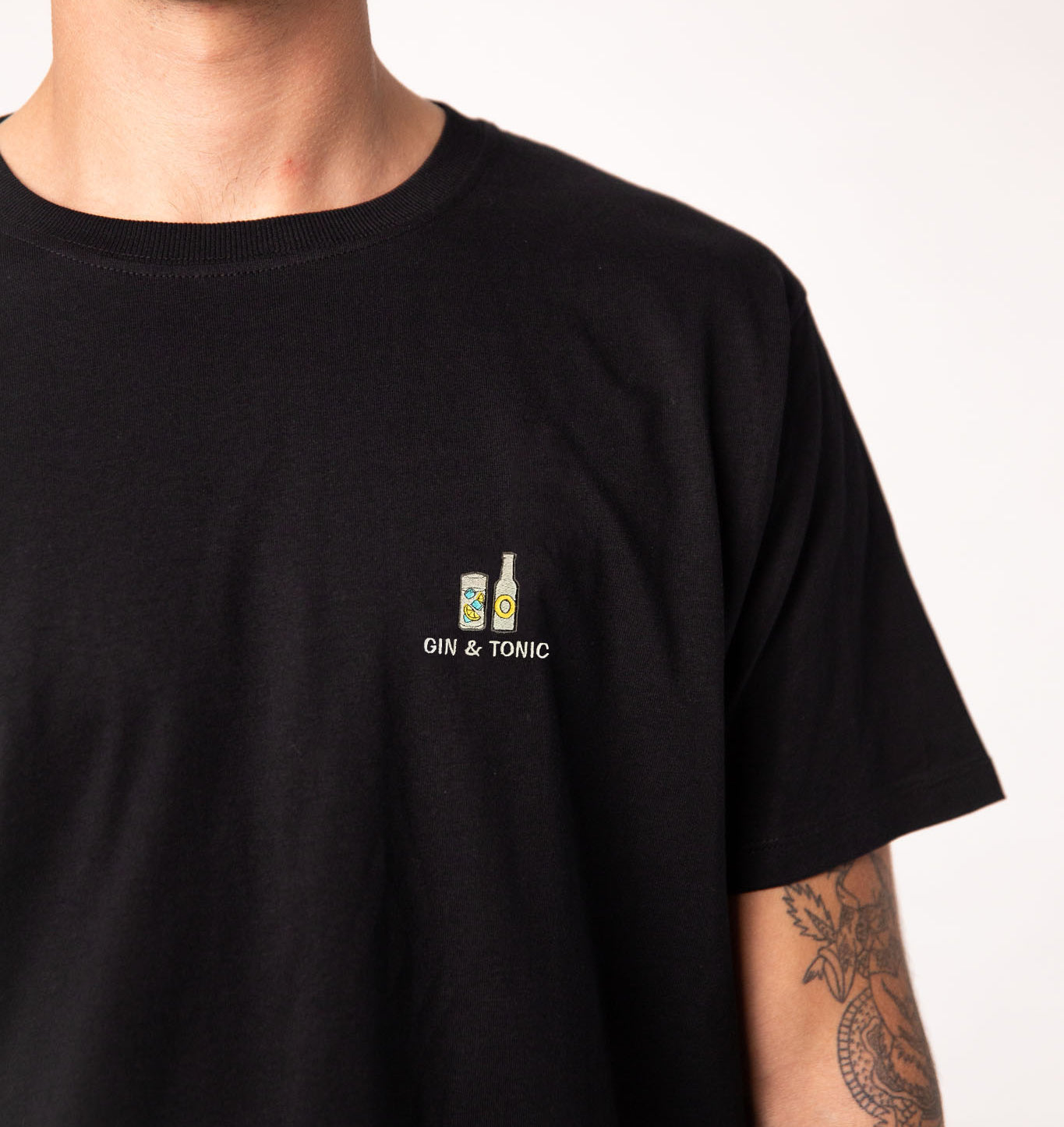 TAILORED TASTES Gin Tonic | Besticktes Männer Bio Baumwoll T-Shirt